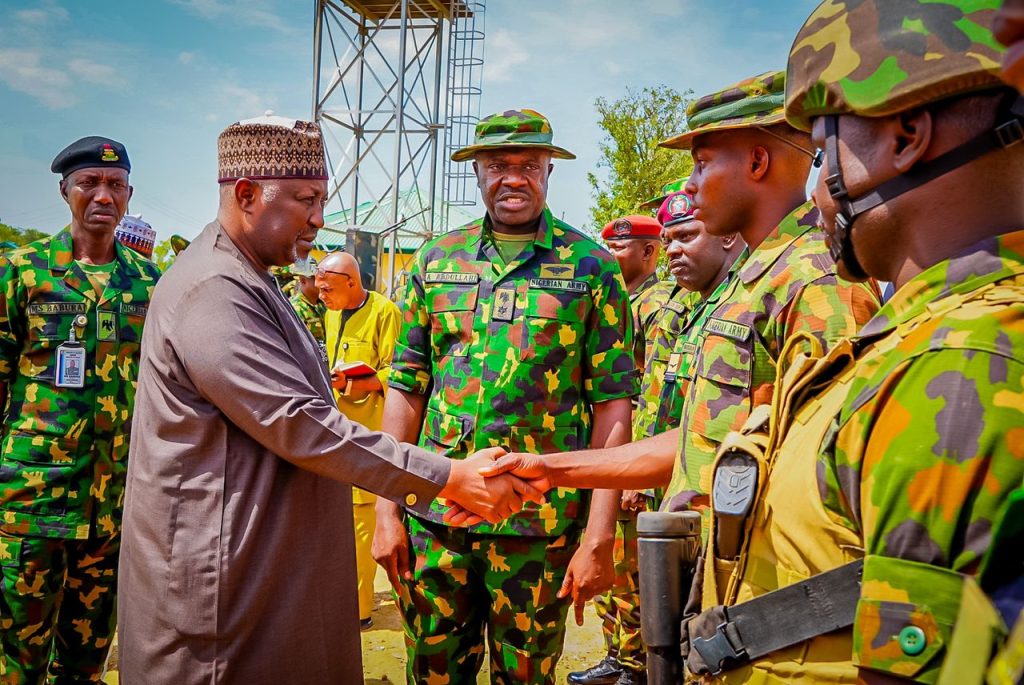 BADARU VISIT MILITARY FORMATIONS IN KADUNA, COMMENDS TROOPS' EFFORTS IN THE FIGHT AGAINST INSECURITY – Ministry of Defence